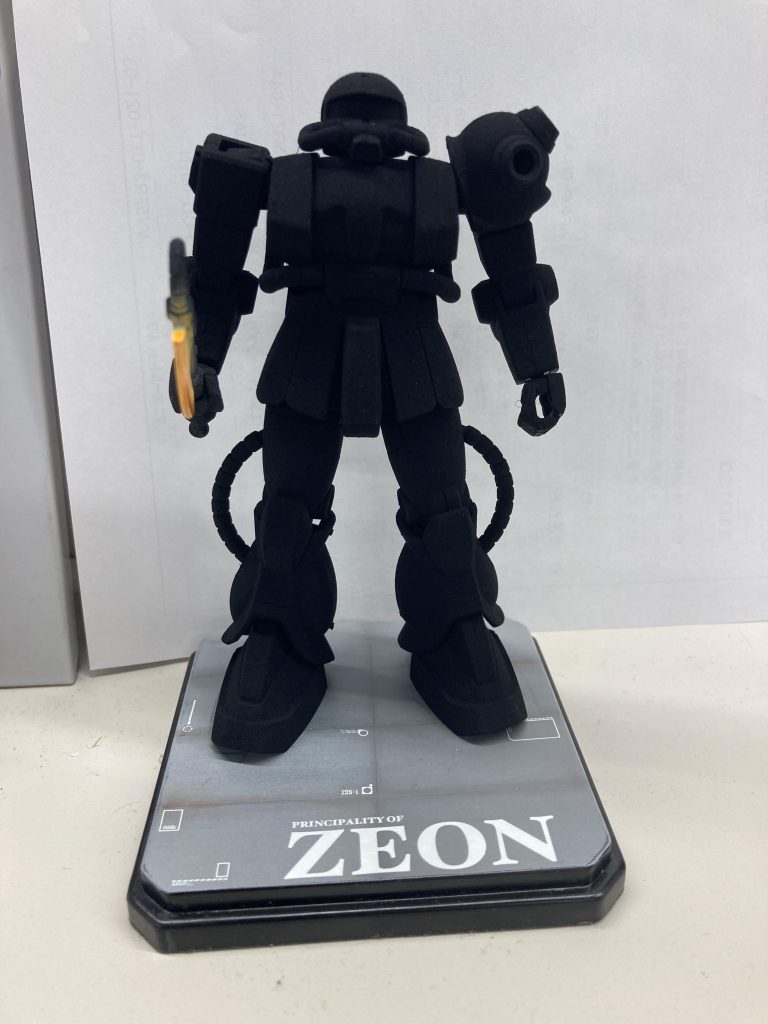 真黒色無双、本当に真っ黒なので色々と使い道がありそうですが、エアブラシのハンドピースがすぐに詰まってしまいました。希釈加減がよくわかりませんが、かなりドロッとしてます。今回の使用後に久しぶりにハンドピースを分解洗浄しましたが、ニードル先端が真っ黒にこびりついてました。(´・ω・)