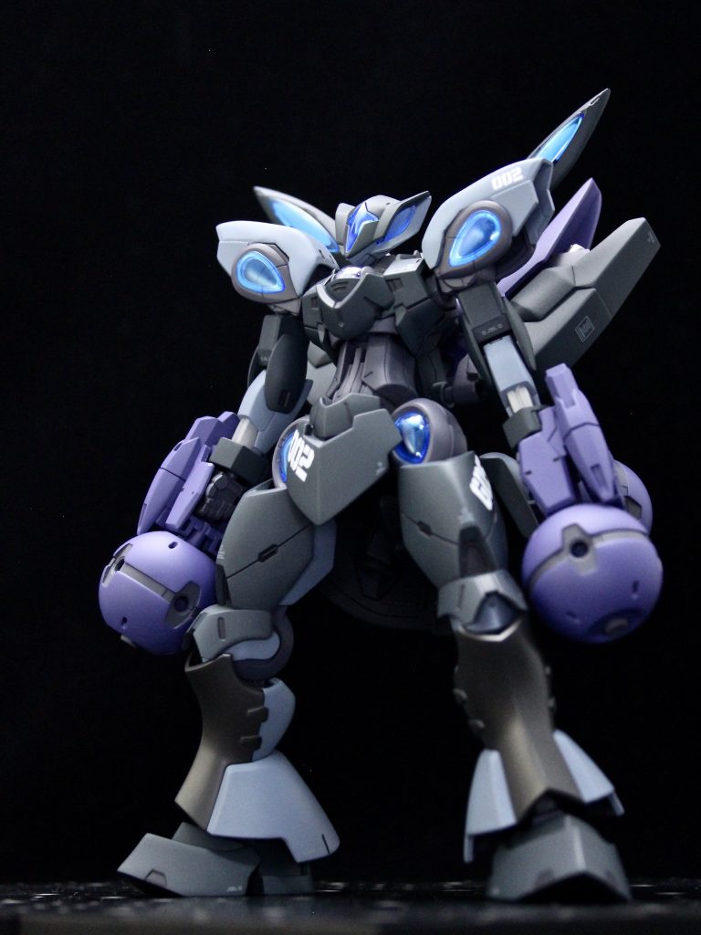 アンチドート試験用 試作2号機 0021号機とは逆に戦闘時に「ガンダムの動きを止める」アプローチで開発された。アンチドートを広範囲に展開できるよう、ノンキネティックポッドを6機装備。アンチドートパラメータのチューニングに多くの試験時間を割いた。1号機との連携攻撃も作戦候補にあったが、アンチドートはある程度近距離でないと効果が出にくいこと、広範囲に散布することの限界も試験により実証された。