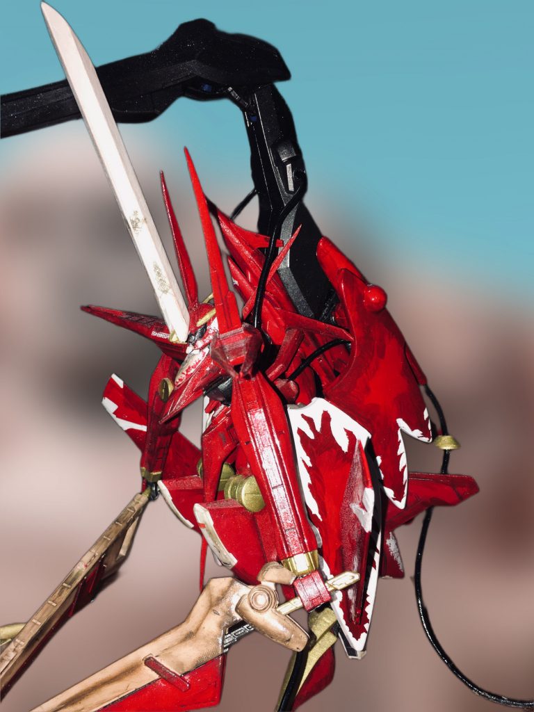 近々、もう一度、今度はアルケー、ドライ、ツヴァイでミキシングしてみたいと計画してる機体ですね。カラーももう少しダークな赤で。好きな機体なので、リベンジ出来たらいいなと思ってます。