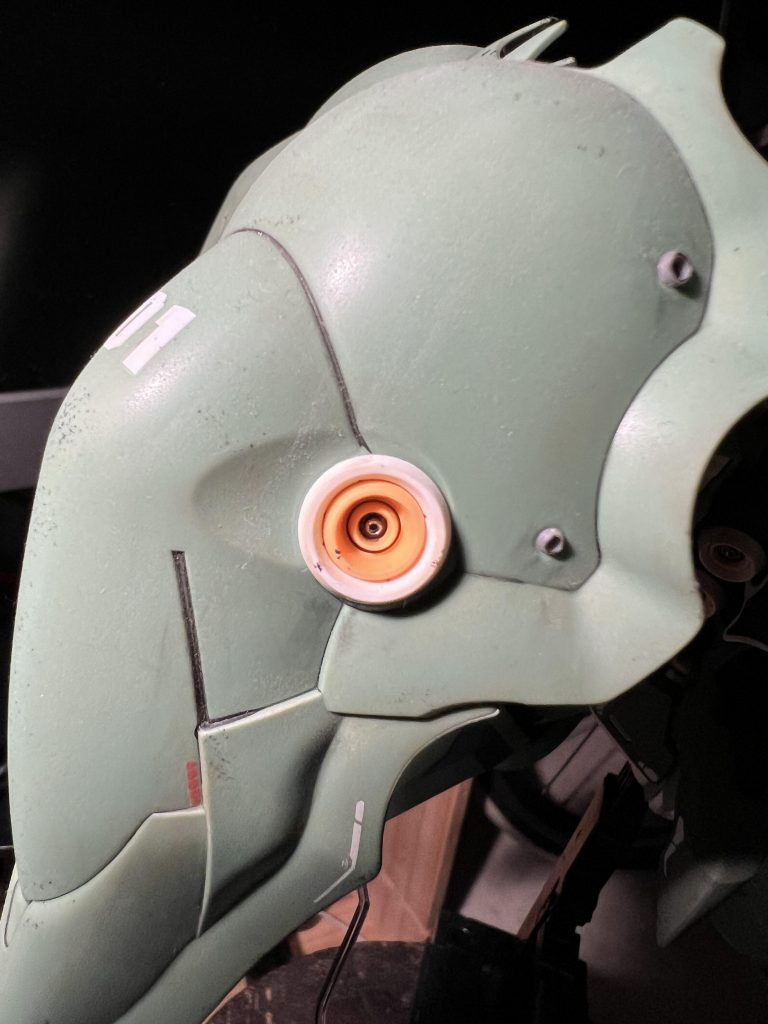 こんな感じで各部の砲口に仕込んでます。グレーの出っ張りはHバーニアだったかな。