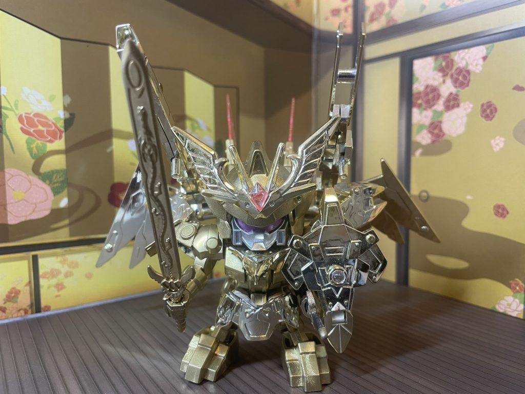 真ん中の人。途中からイメージはアテナのクロス。BB戦士武者ビクトリーの魂が宿ってます。