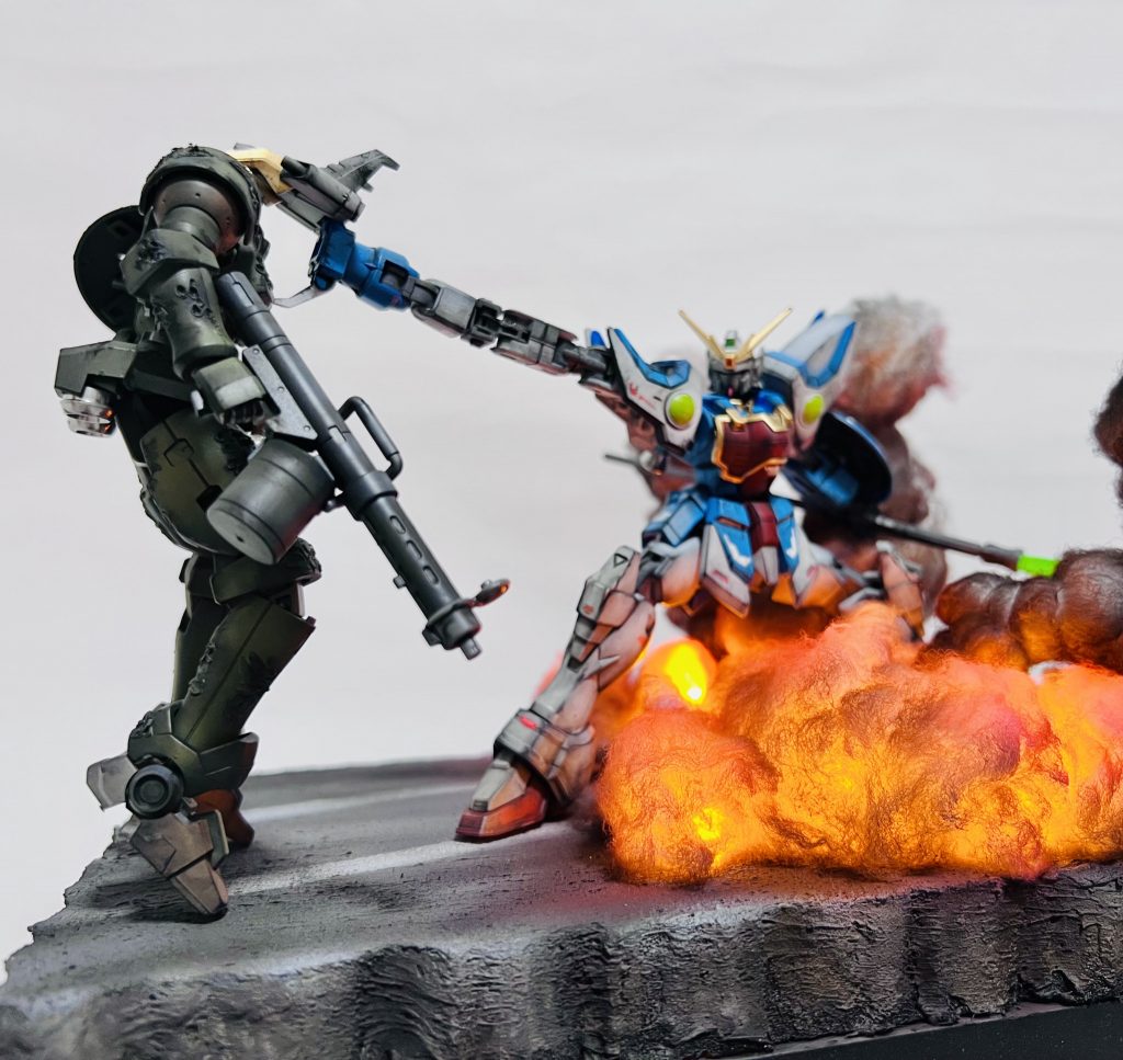 HGAC 新機動戦記ガンダムW シェンロンガンダム VSリーオーセット ウェザリング塗装済み完成品–3枚目/制作者：H4co Y