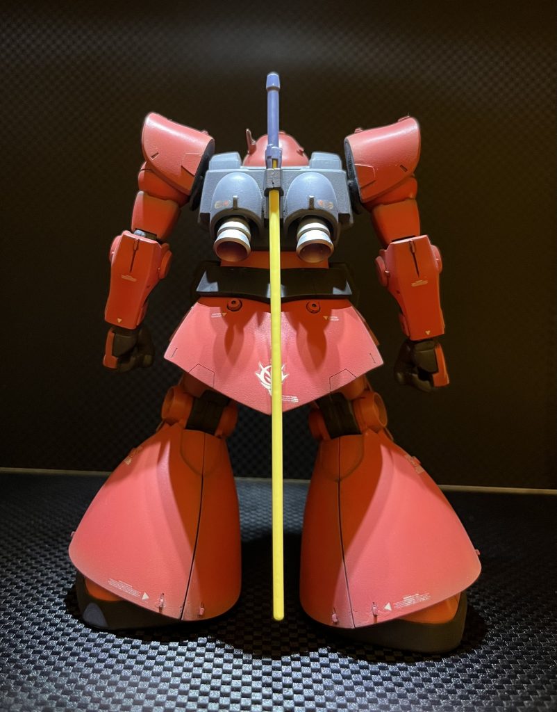 ヒートサーベルは、当時塗装したものが折れてしまいましたので(涙)素組みのHGUCドムのモノを拝借してマウントしときました。