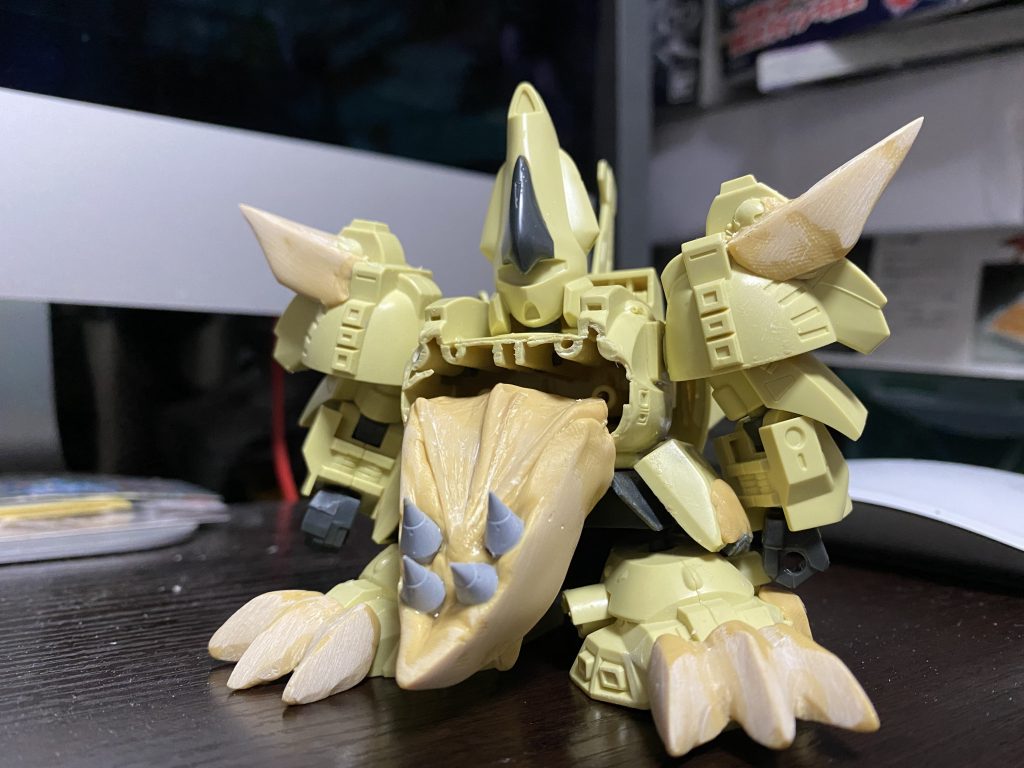 顎から作っていきました。パテは偉大!!!