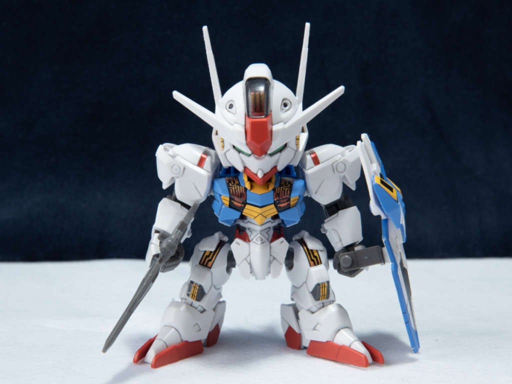 腹部パーツを少しカットするだけで、前傾姿勢っぽくなります。短縮も考えたのですが、このくびれが凄くエアリアルらしいと思うので、可動域を広げることに留めました。