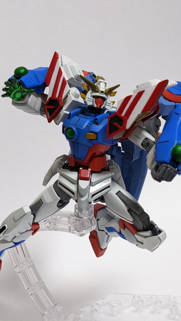 バトルモードからのシャイニングフィンガー。シャイニングフィンガーの手はシルバーの上からクリアグリーンを吹き、エナメル塗料のライムグリーンで墨入れをしています。