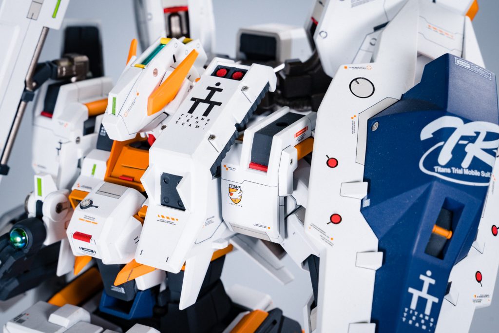 TR-1 OWSLA–3枚目/制作者：marcustudio