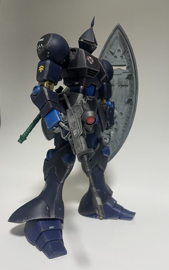 全体像。ネイビーに所々の水色が『隠し味』です