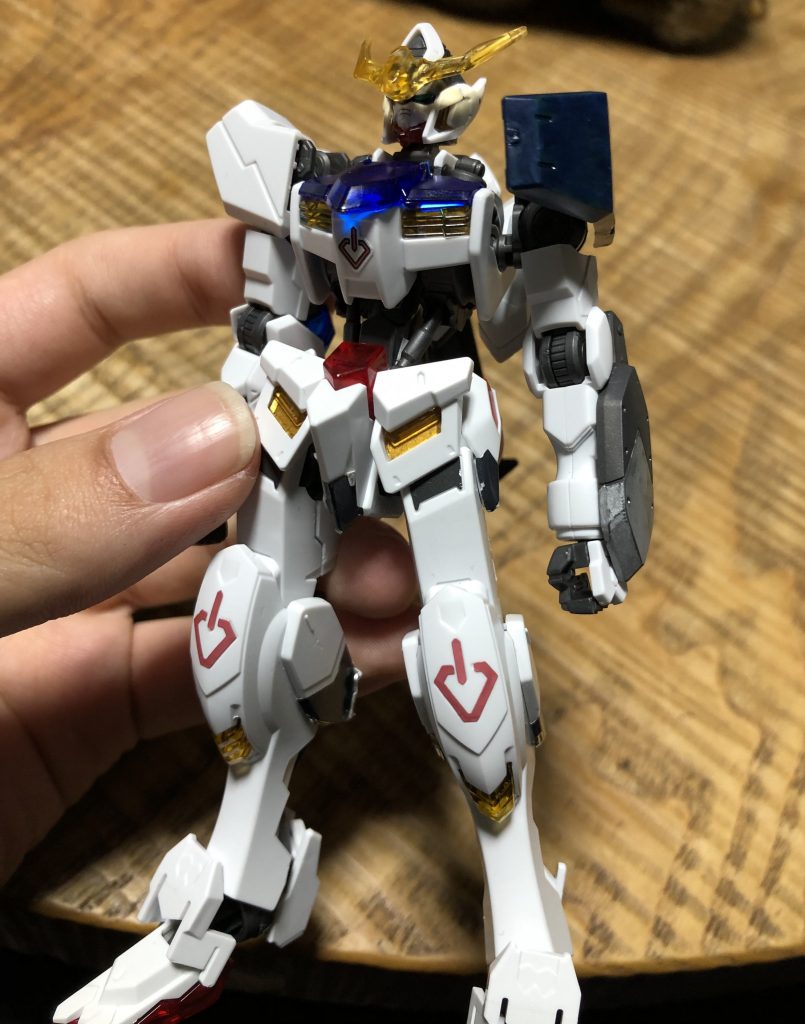 右肩はアスタロトのパーツを左肩はレギンレイズの肩パーツを使いました。急ごしらえ感を出したくて組みました