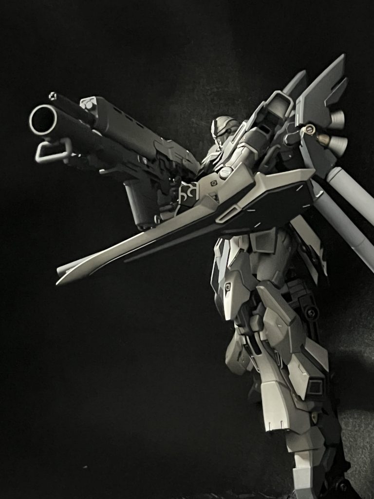 ポーズ④下から。スタインくん、何させても格好良いわぁ…。