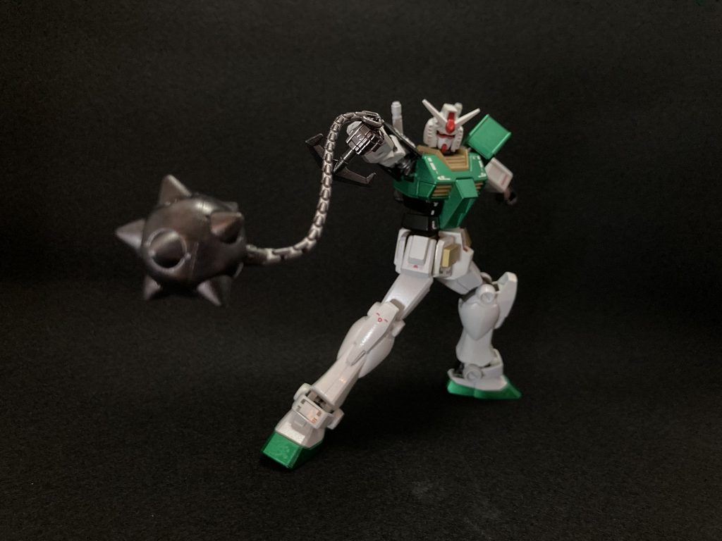 武器類は下地ブラックの上にヘビーガンメタリックを荒く吹いています。