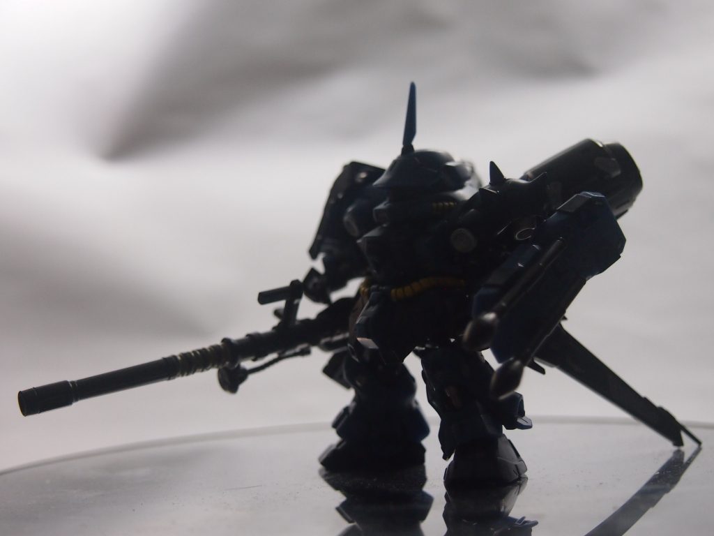 長物持ってると逆光も似合います。