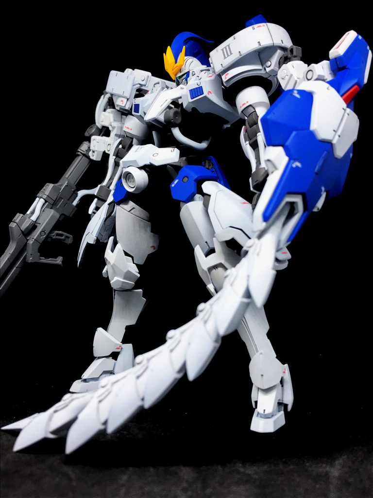 エドモンドの戦いから2年後、ギャラルホルンは社会的信用を失い、世界治安は悪化の一途をたどる事となる。元OZの士官レディ・アンは平和維持と将来的な兵器の廃絶を目的とした「プリベンター」を発足。各地で起こる紛争の「火消し」のためプリベンター・ウィンドとなったゼクス・マーキスの乗機として封印を解いた事で表舞台へ姿を現すことになる。と言う設定w