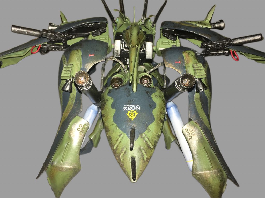 やっぱり完全再現は難しいです。実機は飛行形態に変形するようですね。それっぽい感じにはなりますが、あまり無理に動かしたくないのが正直なところ。