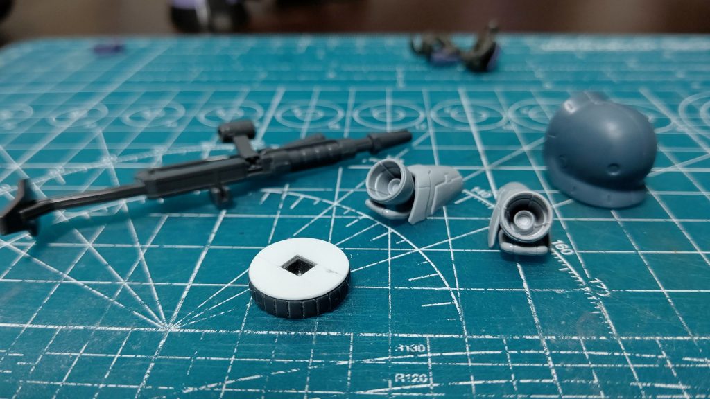 合わせ目消しとか肉抜き穴隠しとか。