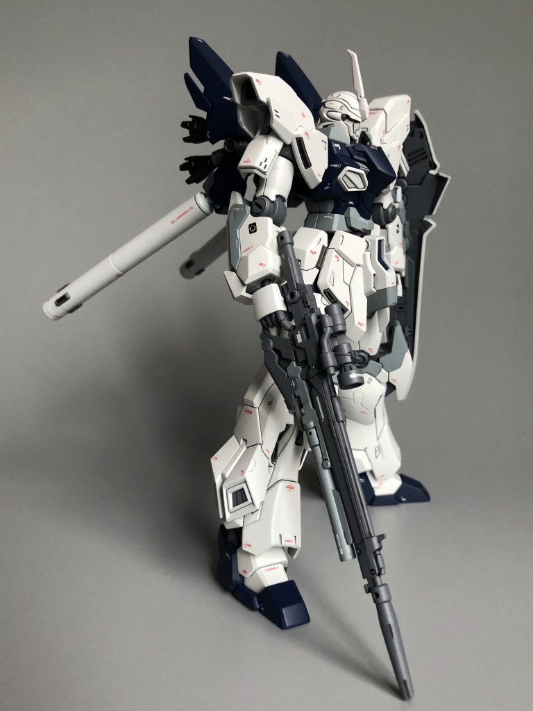 ライフルは外装を付けずシャープな仕上げに。ブレードアンテナとあわせて精彩な印象になったかと思います。