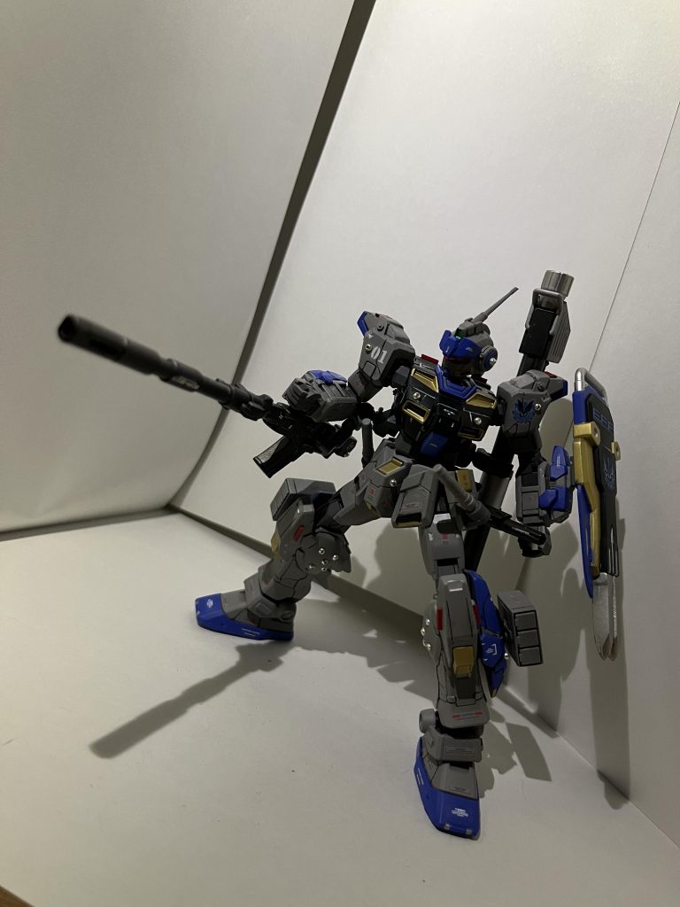 そして最後は、ペイルライダー陸戦重装備仕様の、武器と言ったらこの180mmキャノンですよね。👍このどっしりと構えたポーズがかっこいいです。