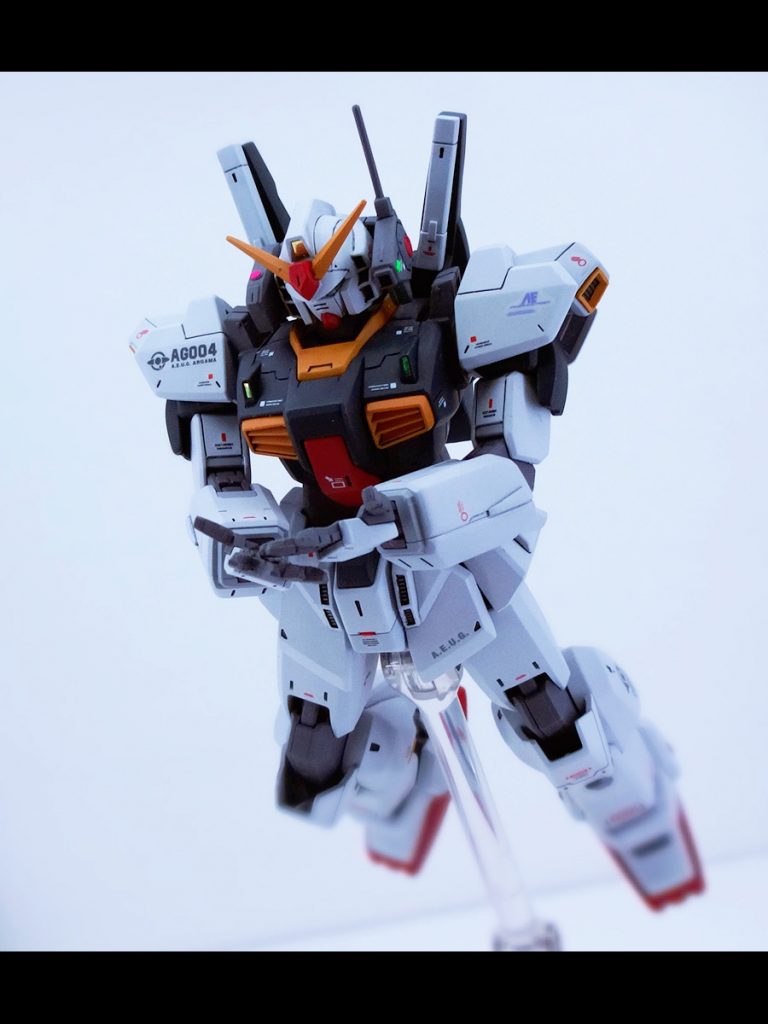 そして私の好きなシーン、輸送機でアッシマーに特攻して、パラシュートで落下するアムロをマークツーが両手で受け止めるシーンが再現できるように平手パーツは欠かせません 笑