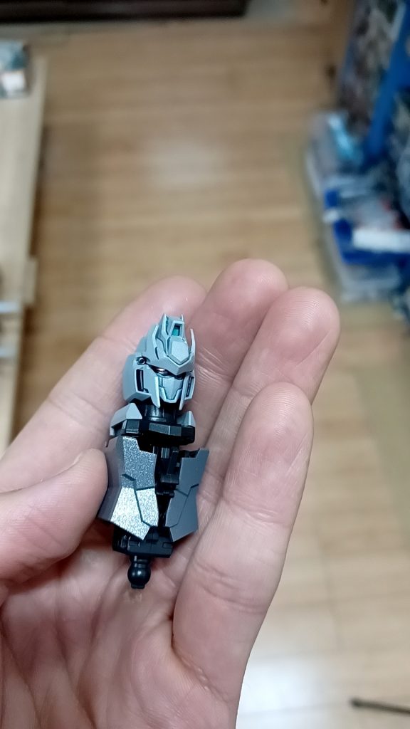 今回は内部フレームではなく、外装パーツにシルバーを吹きました‼️