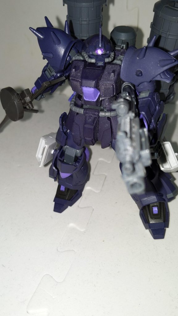 ボマーフォーム自走式地雷「シアーハートアタック」のコンテナを背負った装備。プロペラントタンク一体型のロケットブースターとセットの武装構成。ガンナーフォームと同時装備できる。