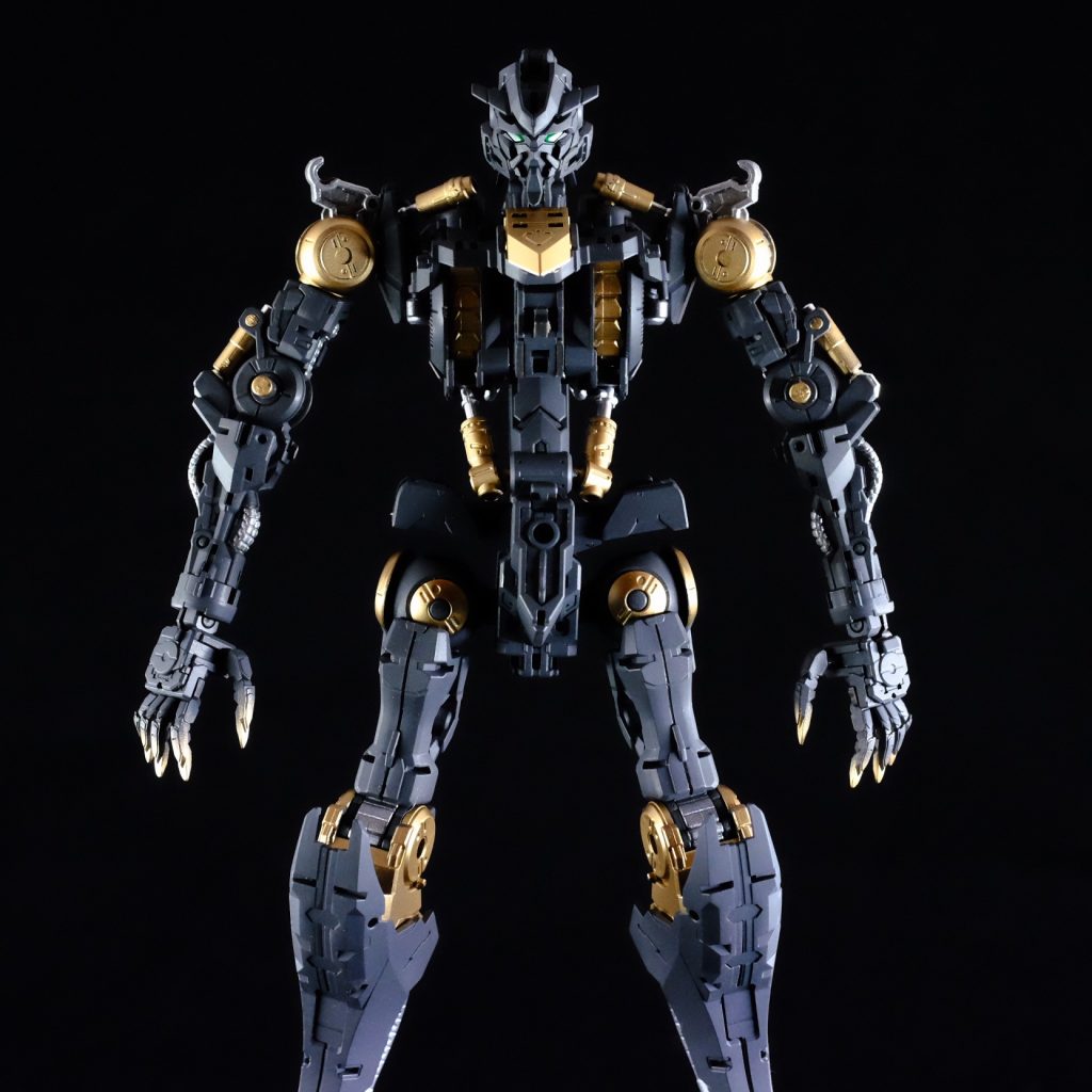 フレームは金色を多めで。あんまり表に出ないんですけどね。