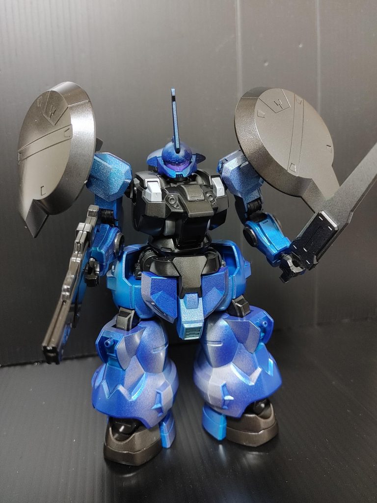 ブルー&シルバー塗装で仕上げてみました。装備品はシルバー、ブラック系でまとめました。見ていただきありがとうございます。