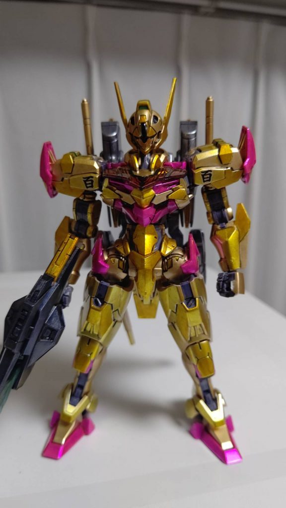 RG意識して、金色も細かく色分け 「下地にゴールドのスプレーでその上にイエローゴールド、更にクリアイエローを各所に塗った」そうです(自分ならそこまではやらんかも😅)