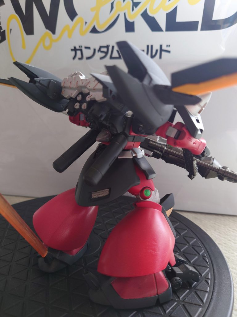 バックパックはACのリニアスラスターとランスロットのフライトユニットのリックドムのランドセルのミキシングです。大気圏、宙間でも高機動で距離管理できるようそれなりに稼働します。最後まで観て頂いた方々ありがとうございましたm(_ _)m