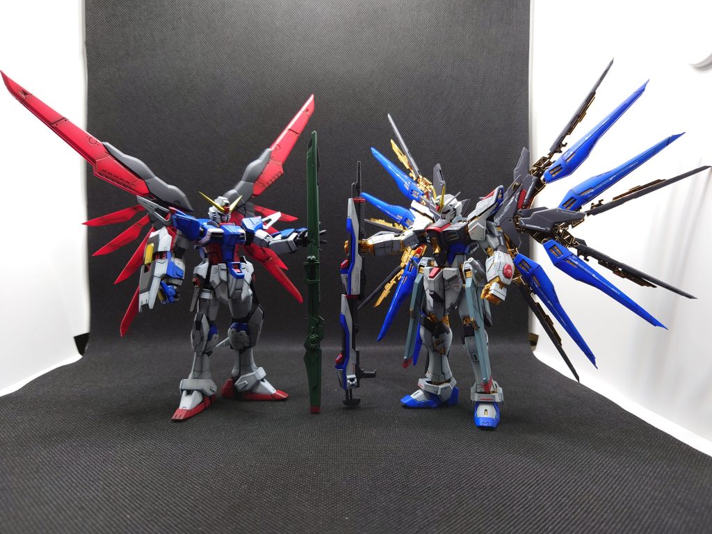 前回のストライクフリーダム。赤と青。