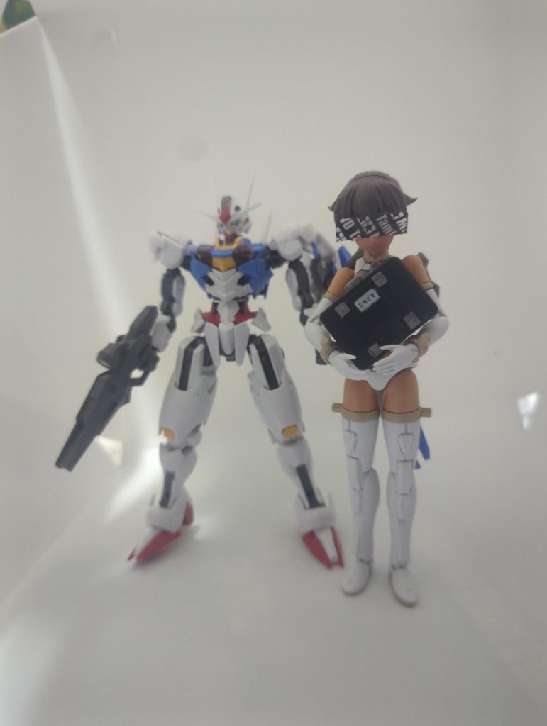 スレッタの代理の人とのサイズ比較はこんな感じ、エアリアル君は申し訳程度のガンプラ要素として。これは流石に水星コンペには出しちゃあかんよね…。怒られたら削除いたします…。