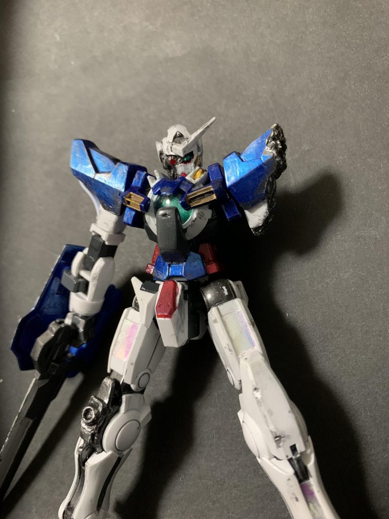 マント外した状態です。アニメだと左手がどうなってるか分からなかったんですがマントを留める為にとりあえず肩だけは作ってます。