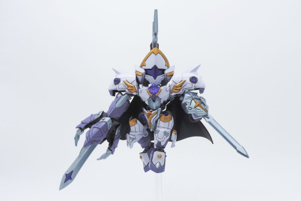 右腕の謎武器と左腕の盾からはビームサーベルが出るようなので、剣を装着できるように。