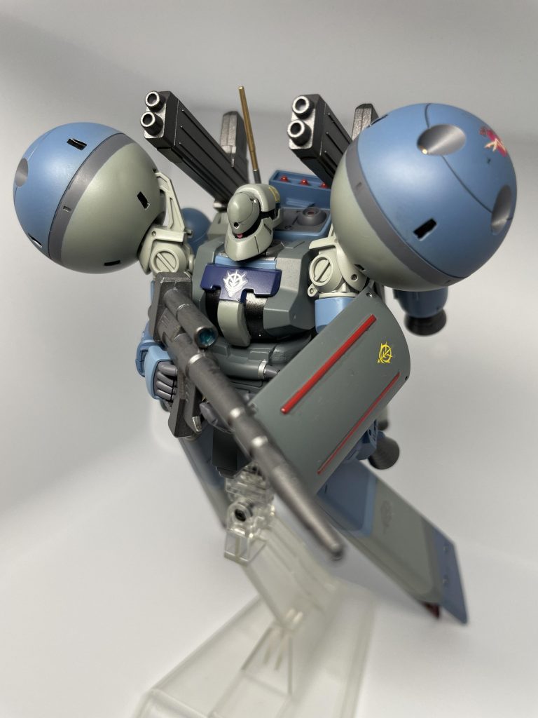 武装はバックパックに装備したビッグガン２門、ミサイルポッド、ア・バオア・クーで撃破されたガンキャノンから鹵獲したビームライフル、(照準器は壊れていた為独自の改修がされている。)シールドにマウントされたビームサーベルとなっている。