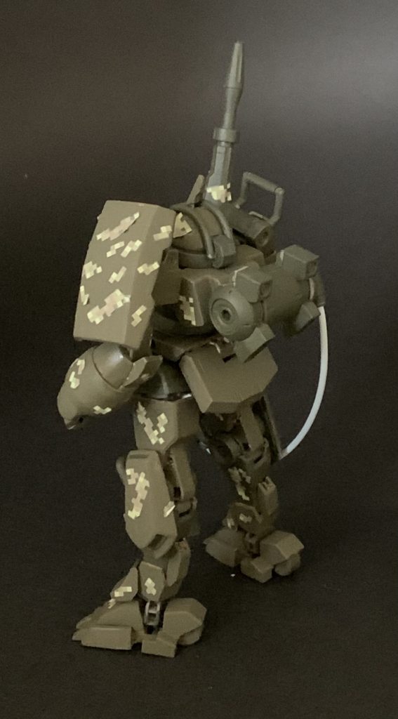 背中の部分は迷彩を控えめに