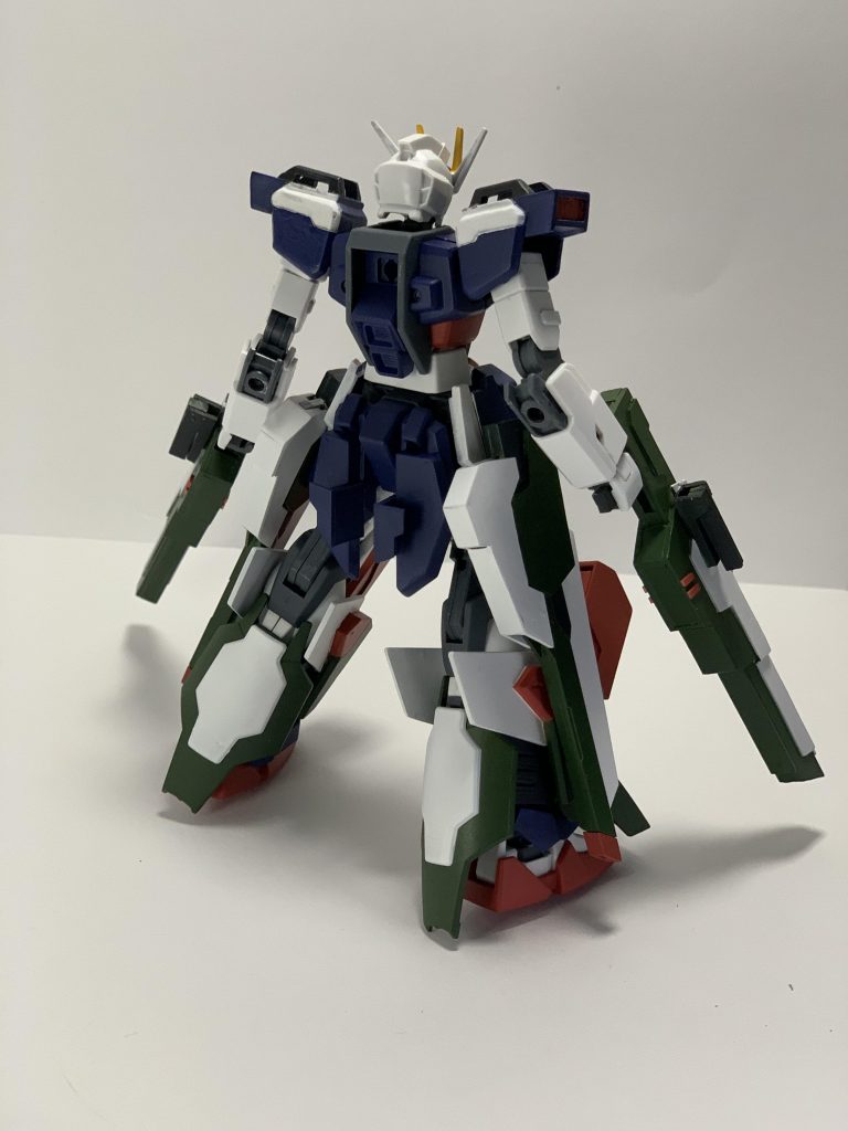 エンハンスドパンツァーは、4門の砲塔2対のミサイルランチャー により対多数を重きに置いており、その火力は凄まじいもの下半身への装備となるため、重心が安定し、より精密な砲撃が可能脚に装備する強化装甲は増設スラスターを兼ねているため、主な移動方法はホバリングとなる