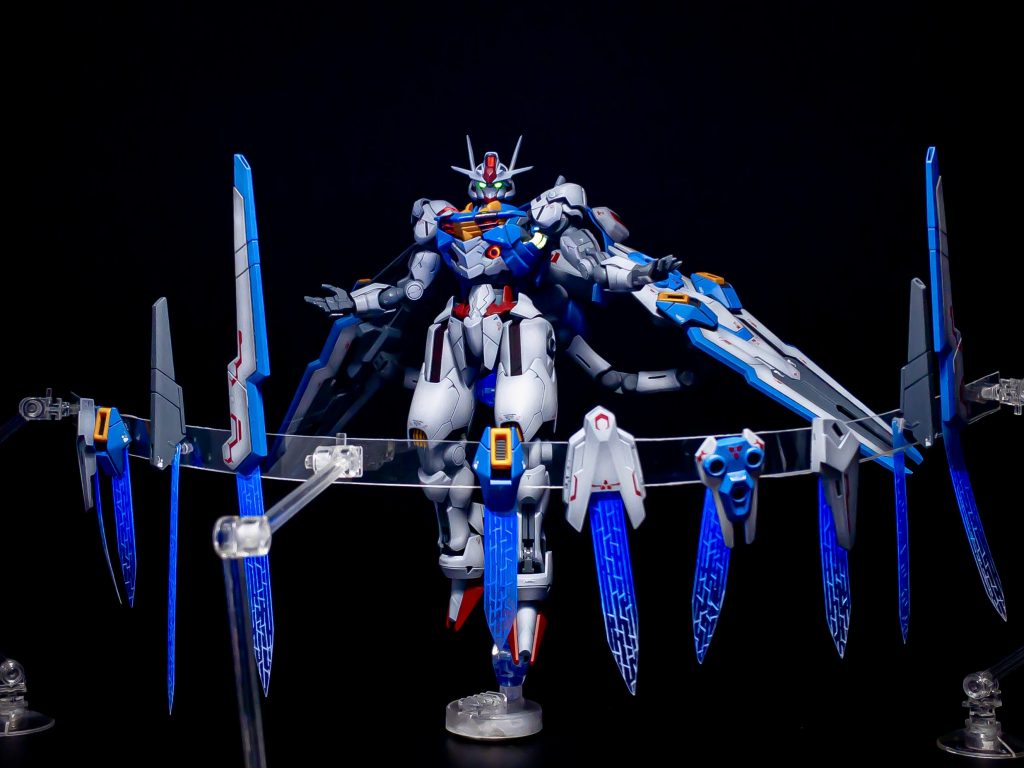 ビットのエフェクトは透明プラ板にスジボリし蛍光塗料をスミ入れしました。