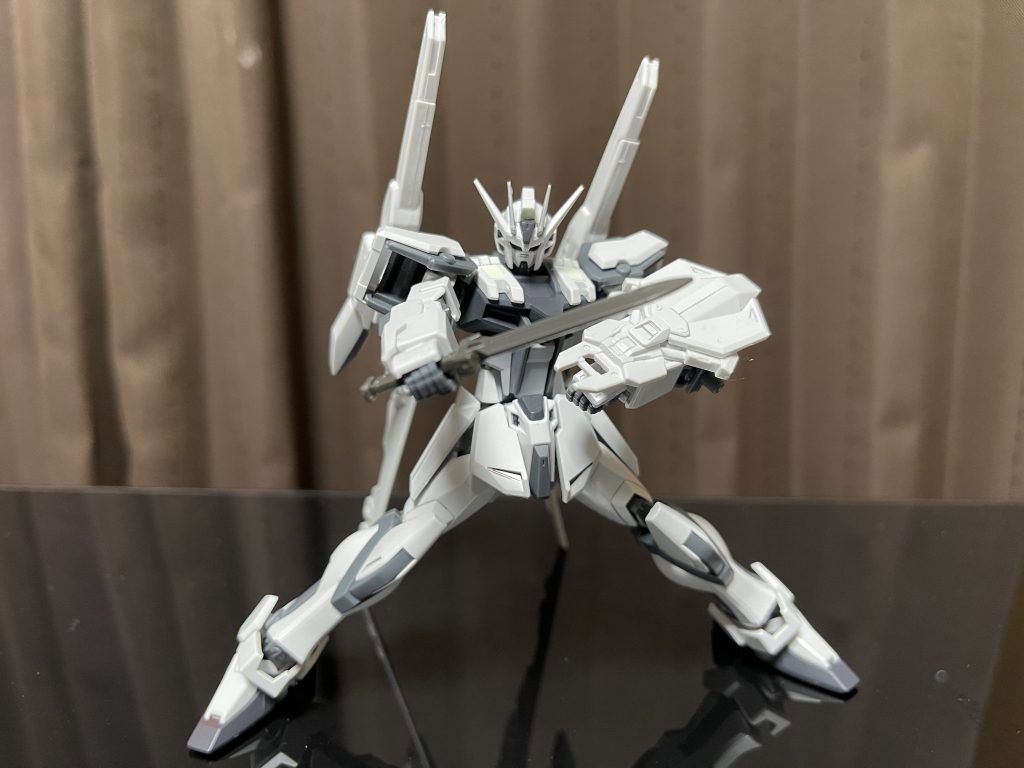 腰部に装備されている実体剣のナイフ アーマーシュナイダーの機能を強化したもの