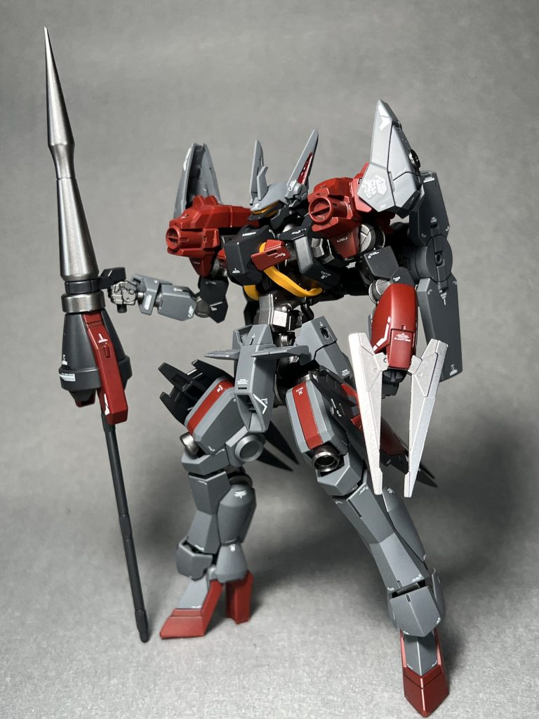 試作兵装部隊にてスペックの底上げを施されたカスタマイズ機体という妄想の元、製作しました。主に30MMのパーツを使用して一目で一般機とは違うことが判るようにしています。