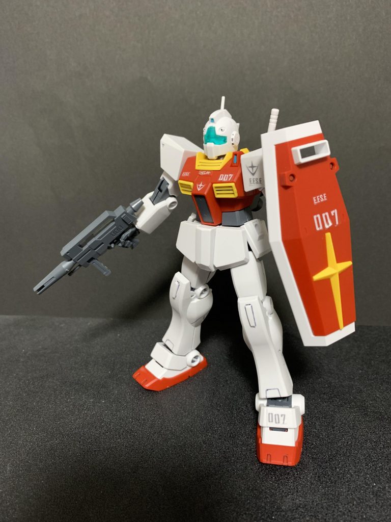 とはいえ、いたってシンプルに。つや消しスプレーを噴いて墨入れをほどほどにしました。