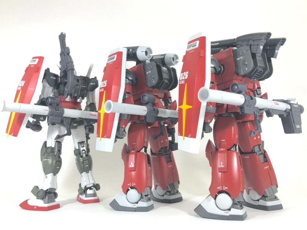 後姿です。最終決戦仕様と言う事で全機ハイパーバズーカをラックさせております。