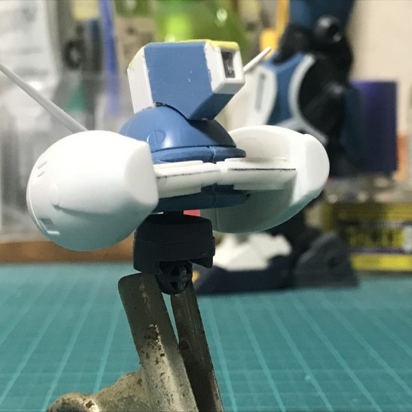 頭横にセンサー（？）付きました。センサー自体はSDガンダムのMk-Ⅳから拝借頭とセンサーを繋ぐブリッジ部分はB-CLUBのMk-Ⅳを参考にしています。（3枚目）