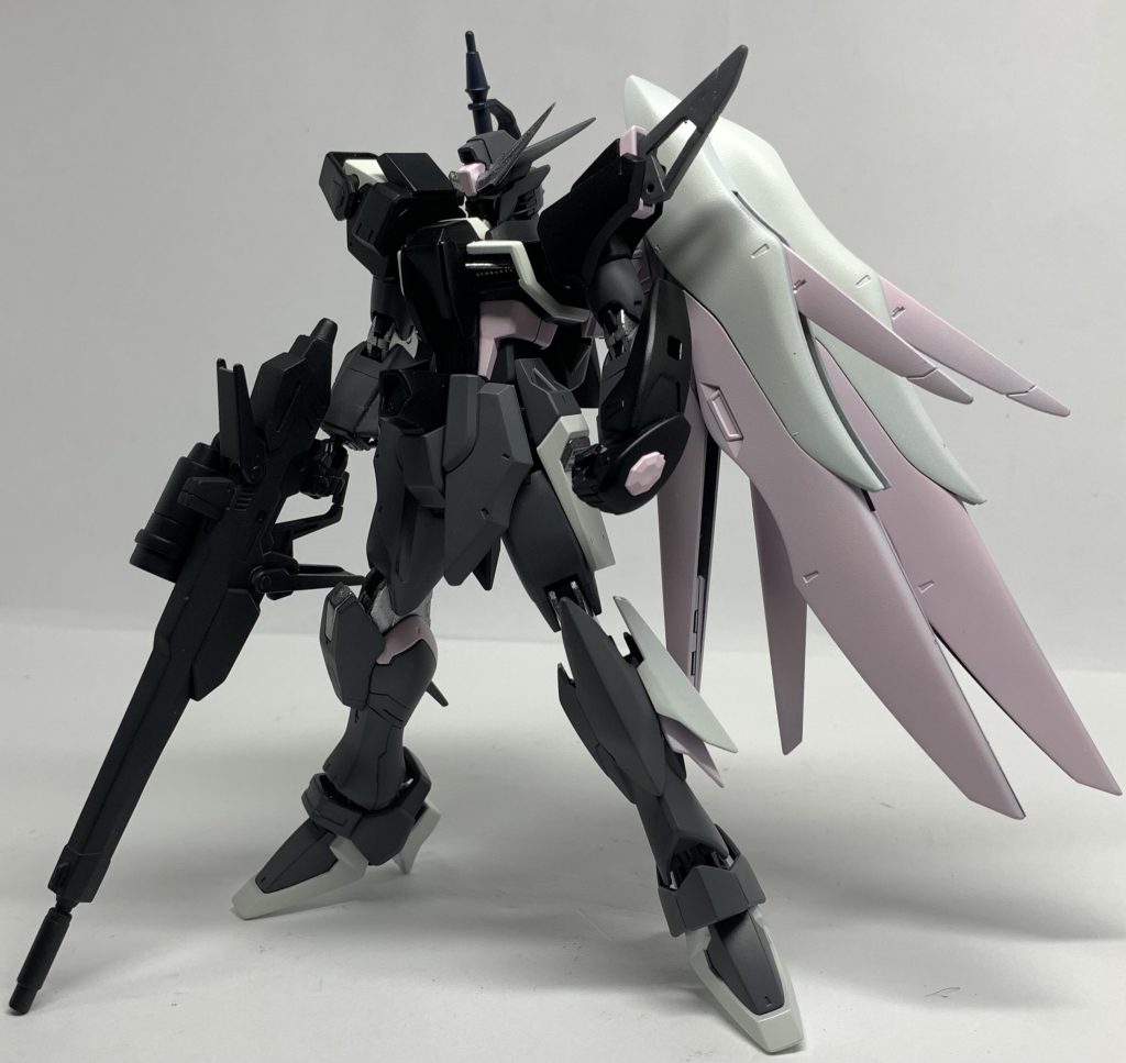 おおよその全塗装が終了した状態です。この段階で薄桃色で調色したところがかなり薄かったので再度調色し、明度を上げてから塗装し直しています。