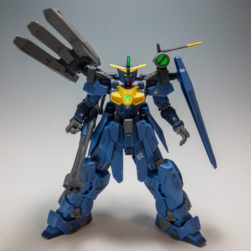 センサーのシールに蛍光塗料を塗っているので、ブラックライトで光ります!まさかの商品化でしたが、やはり02は陸重が似合いますね!01と差別化するためにも、おすすめのオプションパーツです。