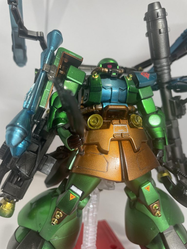 バーニアだけでも20個以上を使用しましたが、思ったよりスッキリまとまったかと。あまり触るとポロポロと落ちてしまうのでポージングは変えてません。