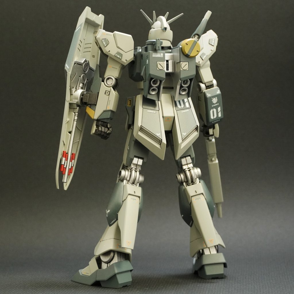 塗装には水性ホビーカラーを使用しています。