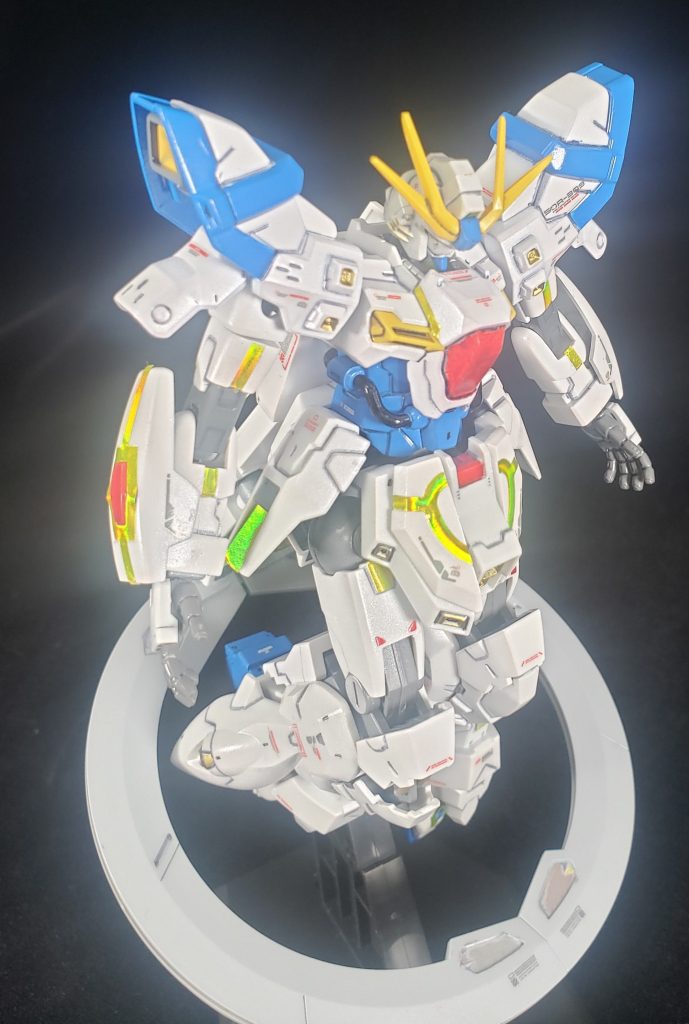 『アニュードゥルーン』とサイコフレーム同時使用することでMSながら、亜光速での移動を可能にした。