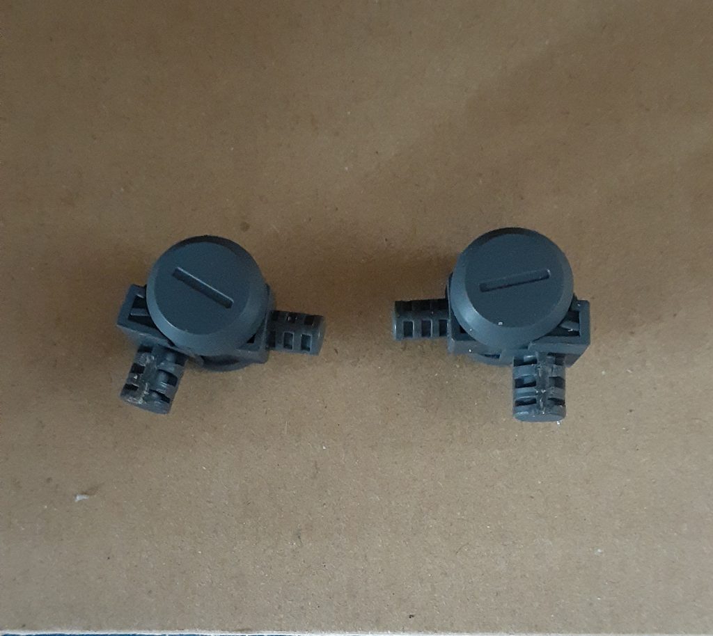 そこで、足の付け根のパーツをエアリアルの時みたいにいれかえてみます。