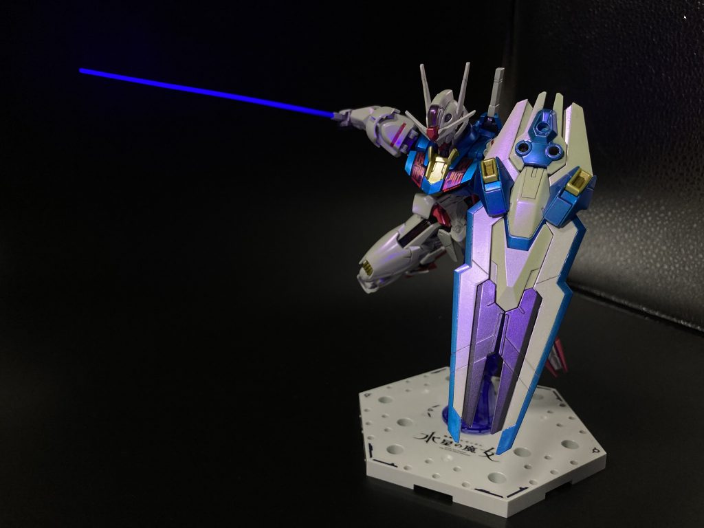 武器は蛍光クリアで光ります。