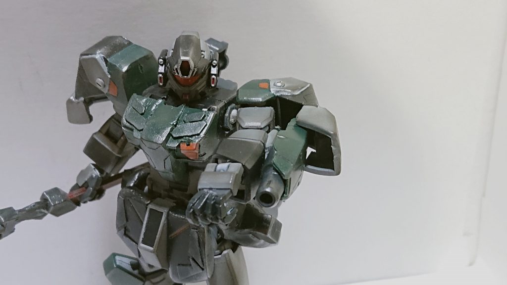 左腕・エイジ3のアームガードに30MMシエルノヴァのハンドガン砲身を移植。近接武器ばっかりで遠距離用武器がないじゃん！と思い後づけしました;