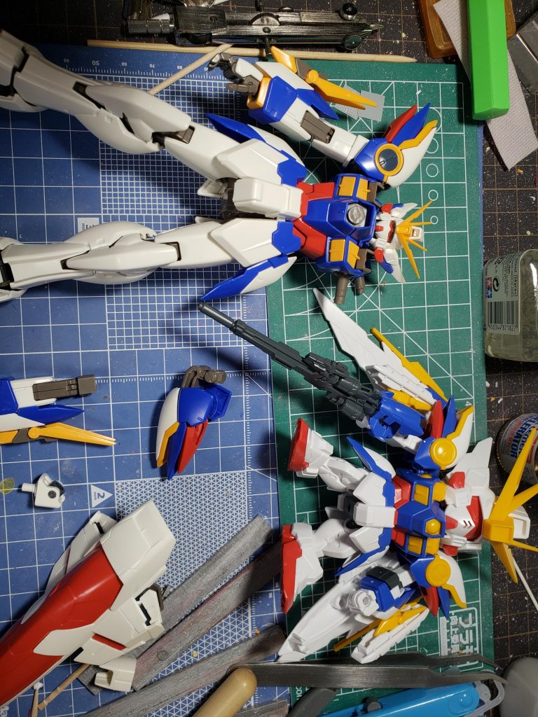 使用キットはMGウイングガンダムとSDウイングガンダム